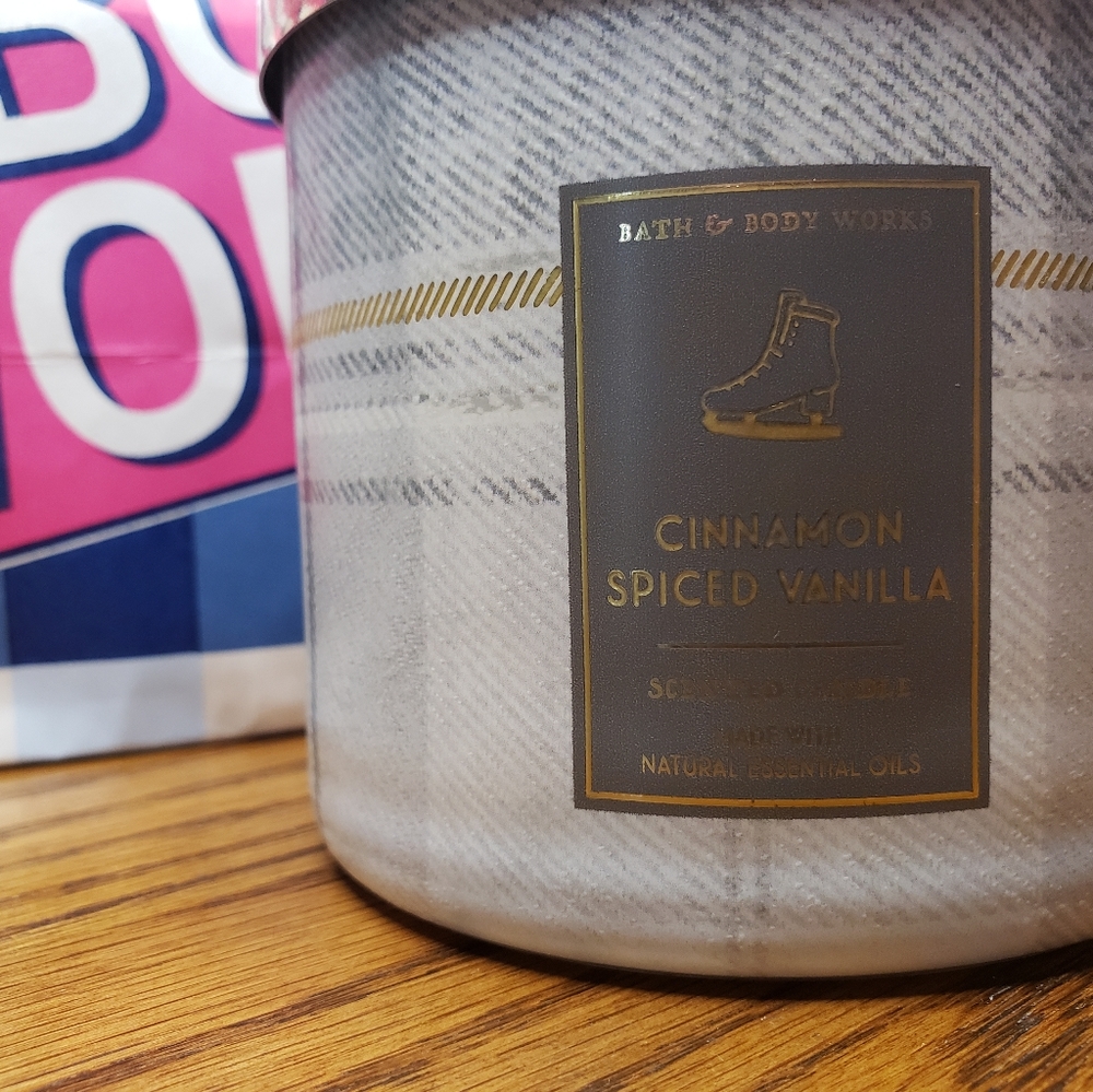 Bath & Body Works Cinnamon Spiced Vanilla 3-Wick Candle w/ Special Lid